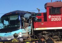 Choque de autobús con el tren deja 7 lesionados graves