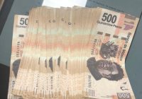 Compran motocicleta con billetes falsos